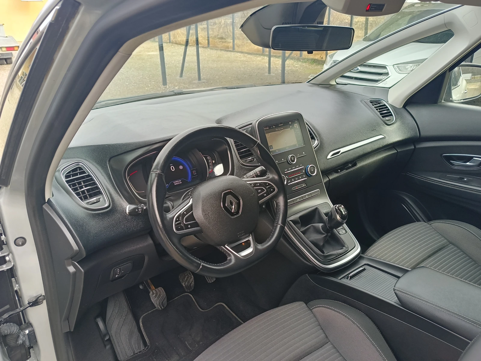 Renault Scenic 1.6dci Нави - изображение 7