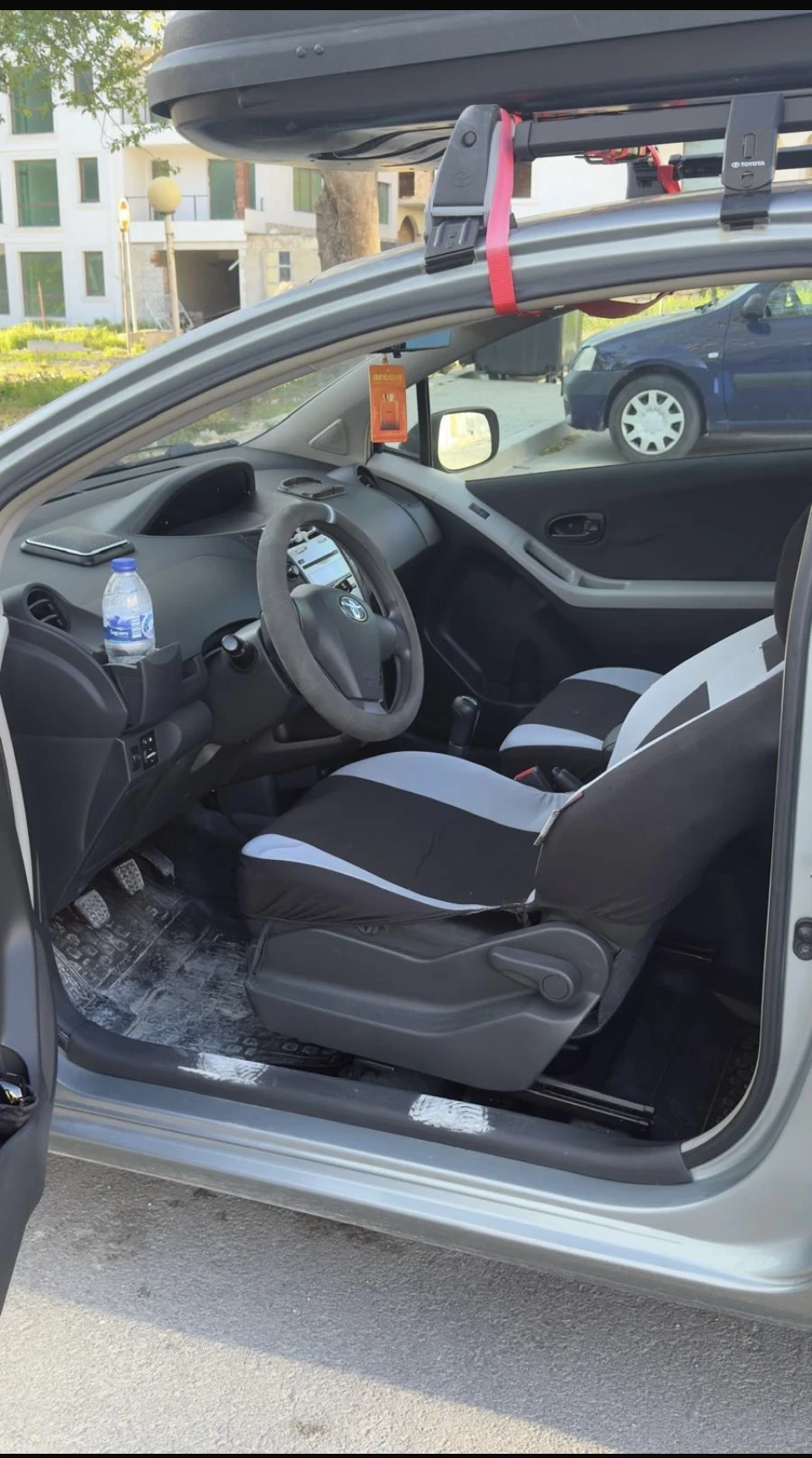 Toyota Yaris 1.0 - изображение 4