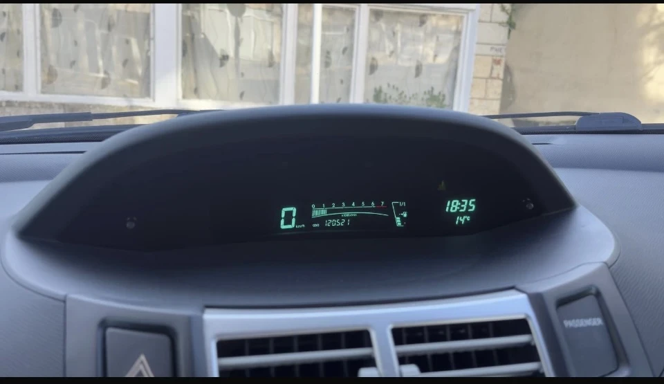 Toyota Yaris 1.0 - изображение 6