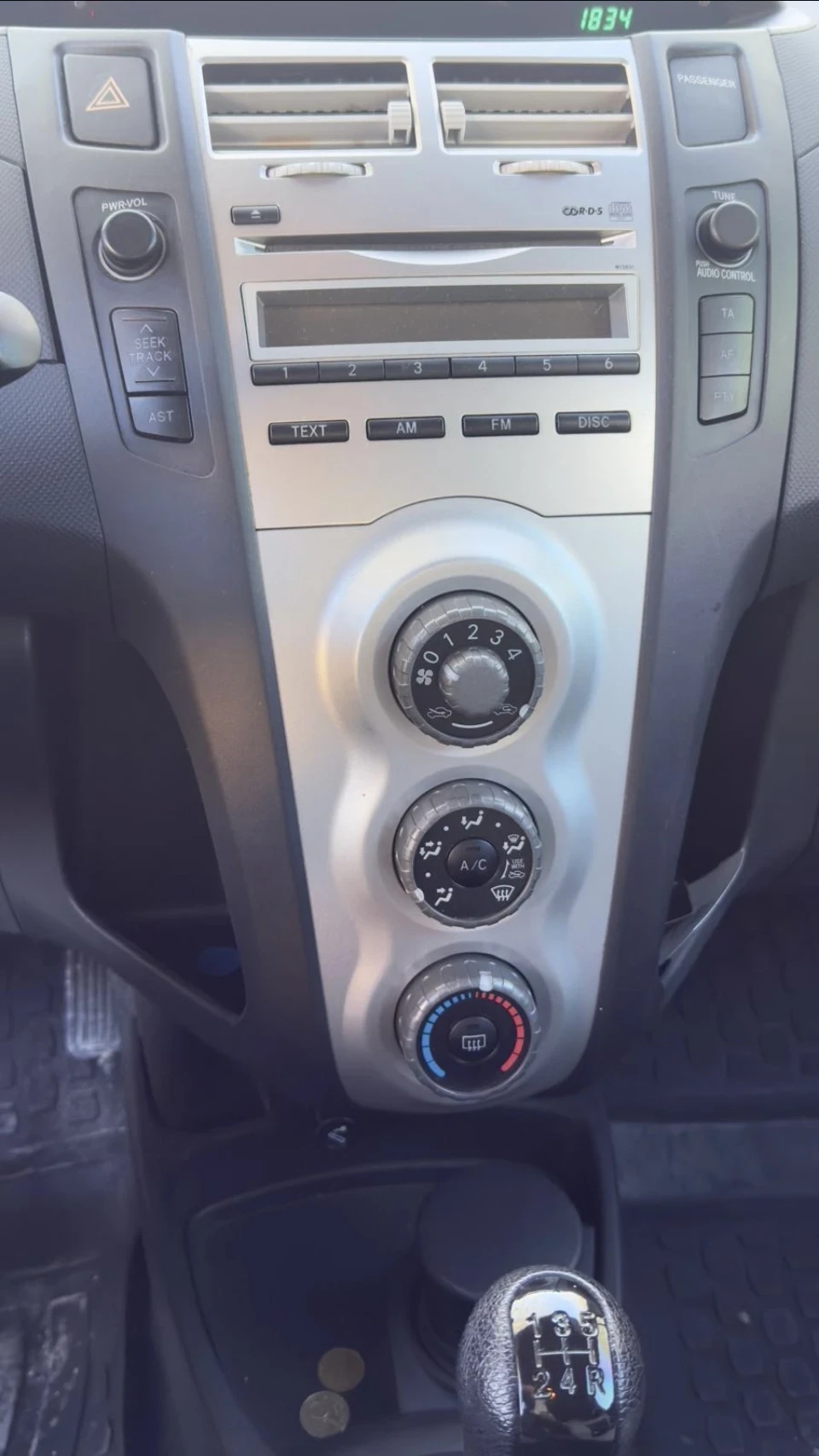 Toyota Yaris 1.0 - изображение 5