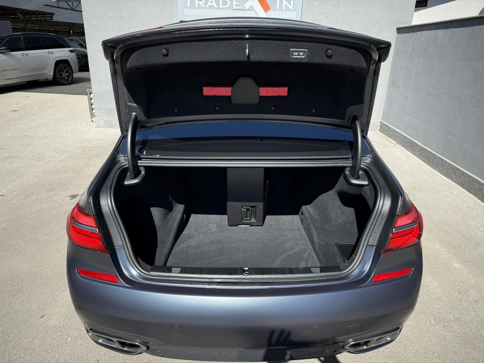 BMW 760 Li V12 xDrive - изображение 8