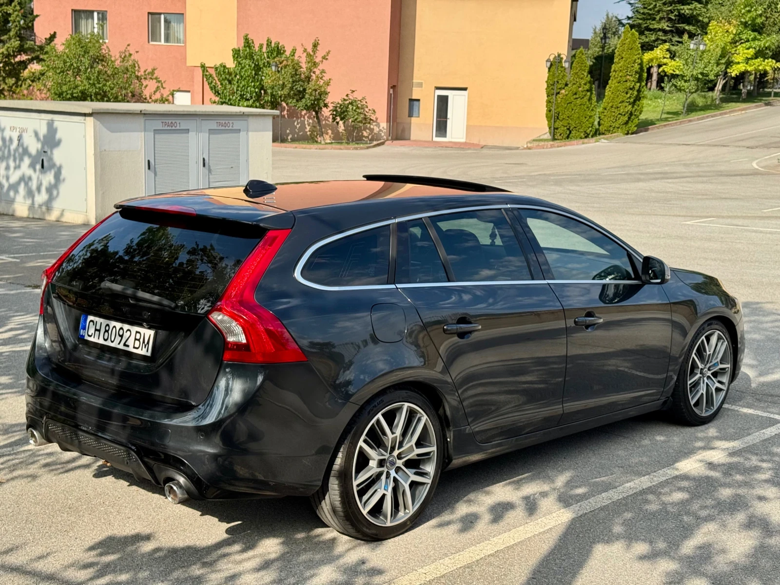 Volvo V60 2.4D Plug-in/R-Design/TV/ Harman Kardon - изображение 6