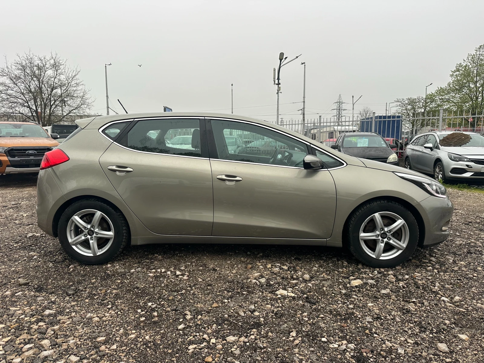 Kia Ceed 1.6CRDI 110kc FACE, снимка 2 - Автомобили и джипове - 54042200