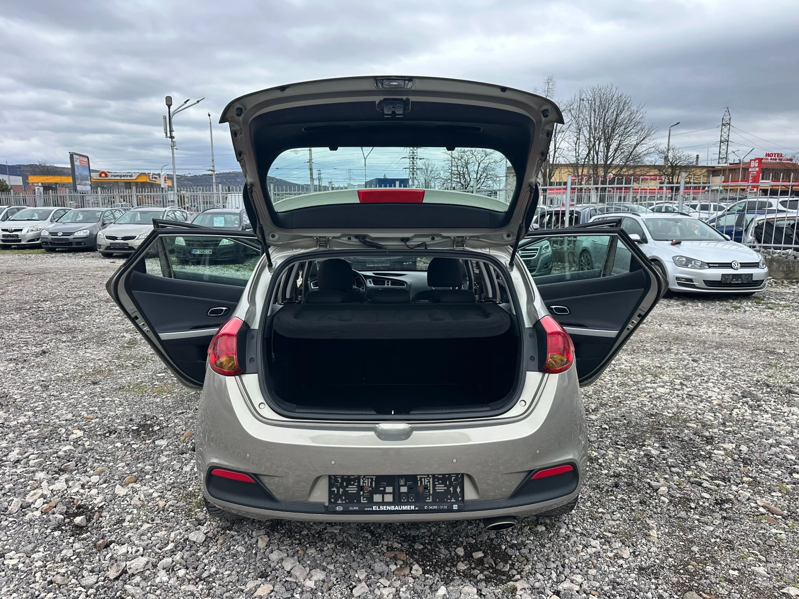 Kia Ceed 1.6CRDI 110kc FACE, снимка 16 - Автомобили и джипове - 54042200