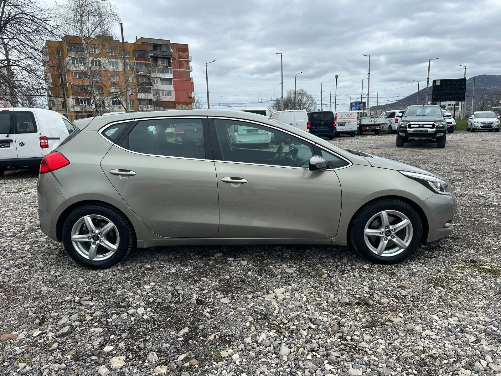 Kia Ceed 1.6CRDI 110kc FACE, снимка 2 - Автомобили и джипове - 54042200