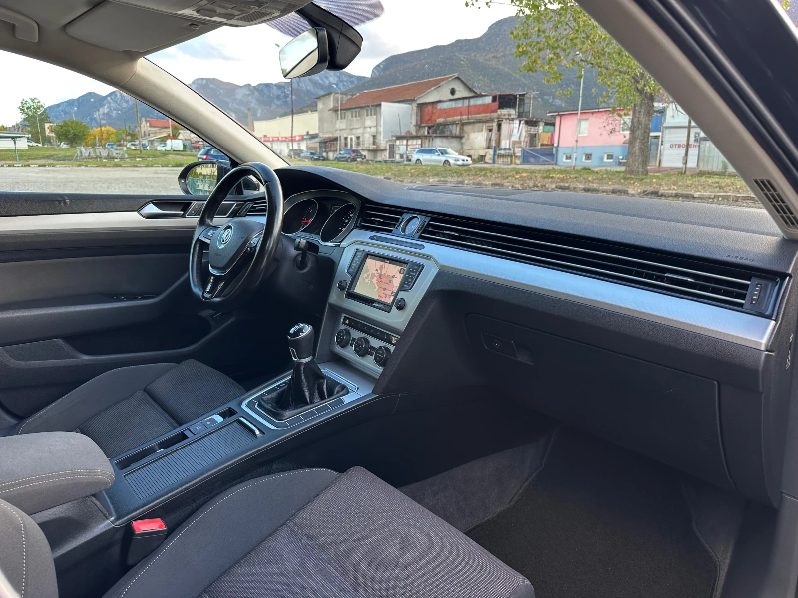 VW Passat 1.6TDI, снимка 11 - Автомобили и джипове - 54784220