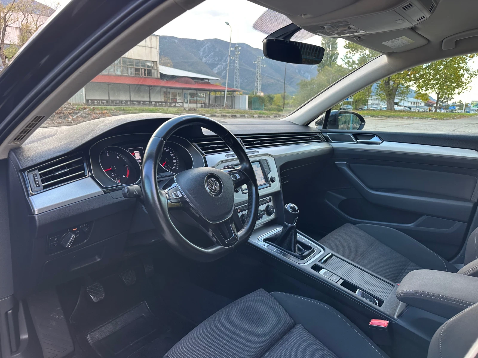 VW Passat 1.6TDI, снимка 9 - Автомобили и джипове - 54784220