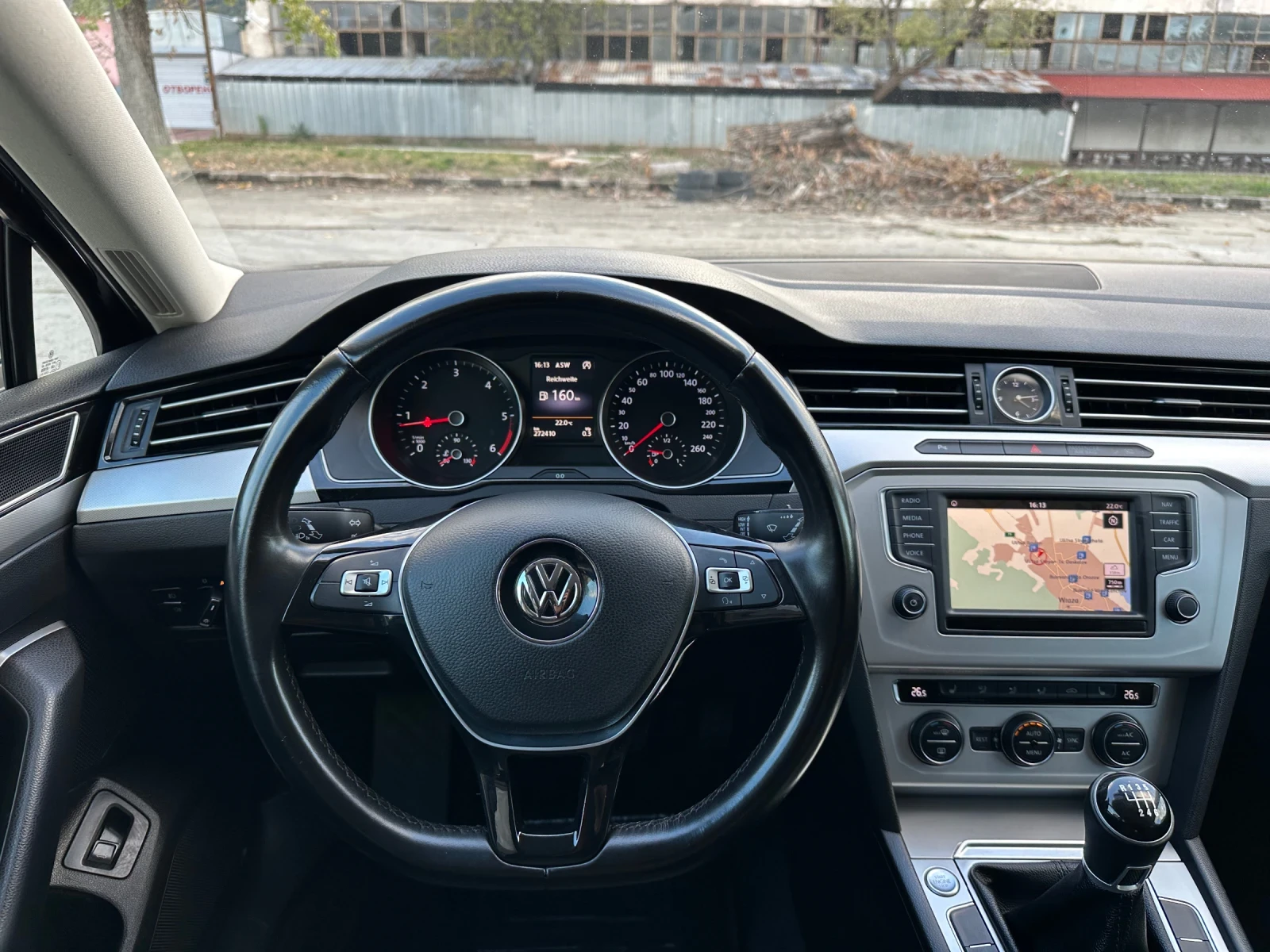 VW Passat 1.6TDI, снимка 15 - Автомобили и джипове - 54784220
