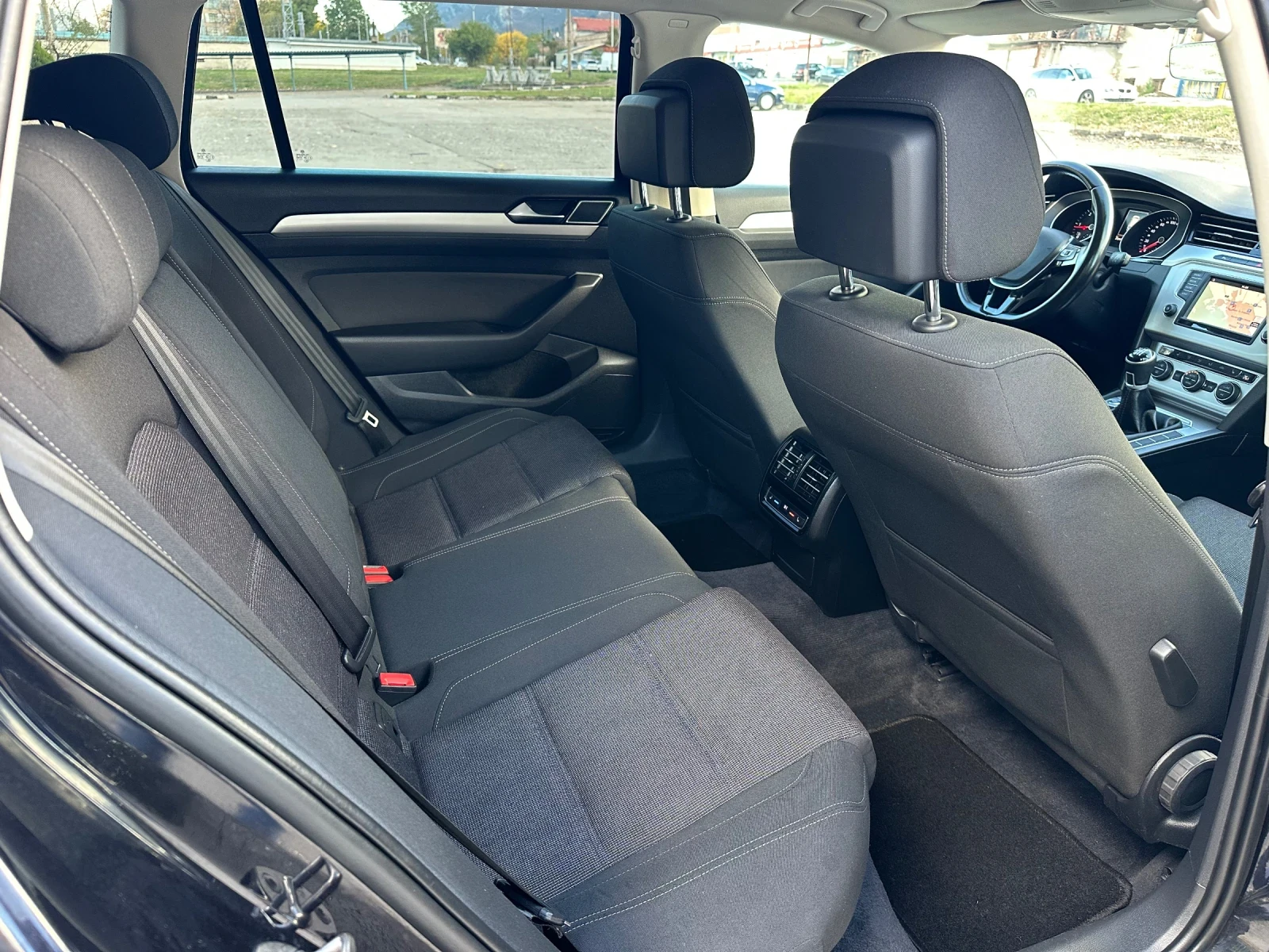 VW Passat 1.6TDI, снимка 13 - Автомобили и джипове - 54784220