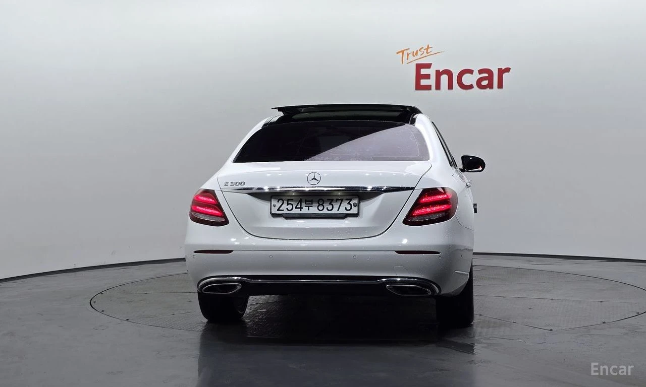 Mercedes-Benz E 300 Exclusive* ПОДГРЕВ* ОБДУХВАНЕ* 360 CAM* DIGITAL* , снимка 4 - Автомобили и джипове - 55224033