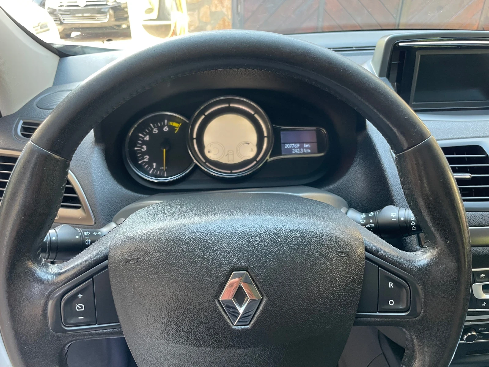 Renault Megane 1.2TCe* facelift* 115kc, снимка 8 - Автомобили и джипове - 55572259