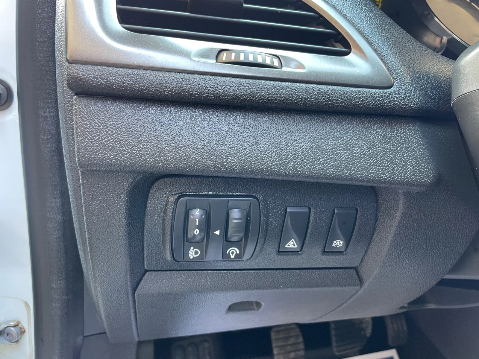 Renault Megane 1.2TCe* facelift* 115kc, снимка 11 - Автомобили и джипове - 55572259