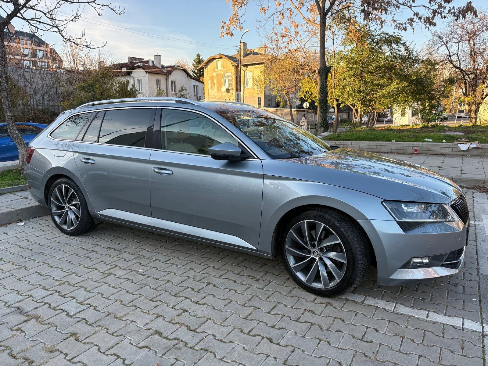 Skoda Superb L&K 2.0 TDI, 4x4, Комби, Автоматик, Кожен салон, снимка 3 - Автомобили и джипове - 55968936