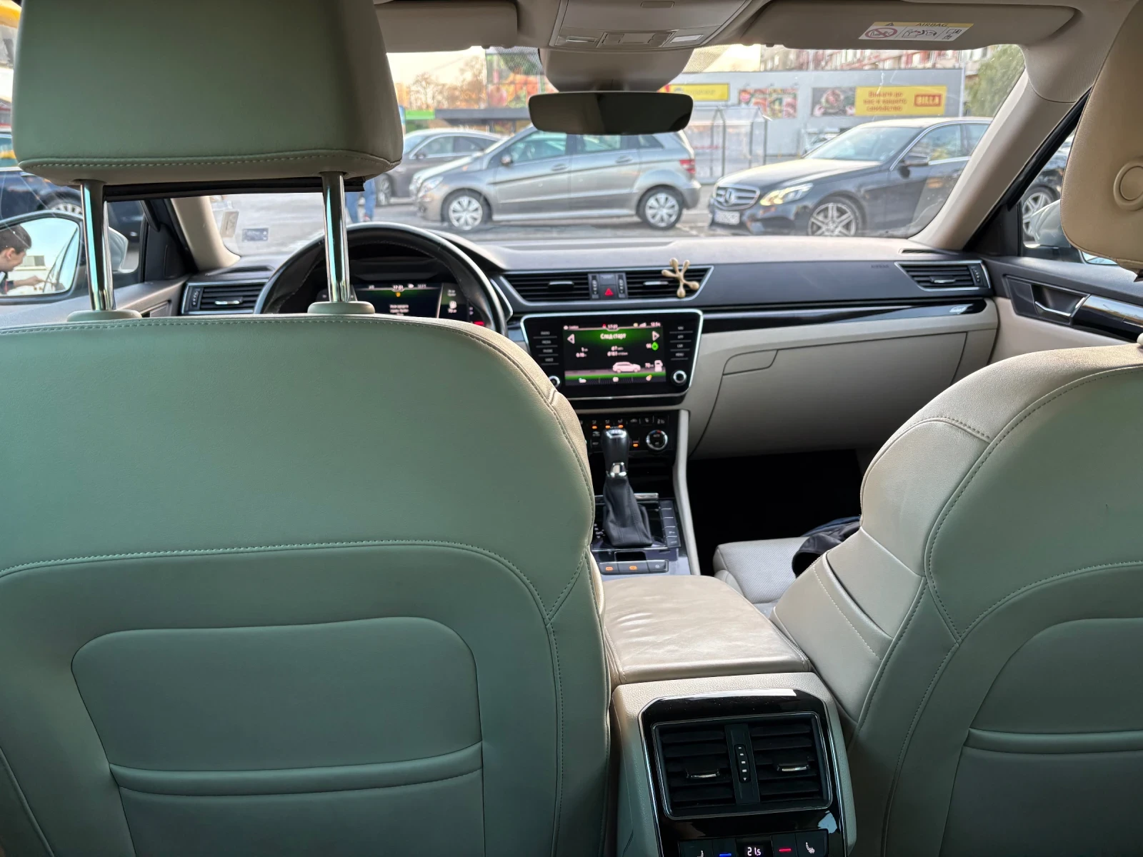 Skoda Superb L&K 2.0 TDI, 4x4, Комби, Автоматик, Кожен салон, снимка 8 - Автомобили и джипове - 55968936