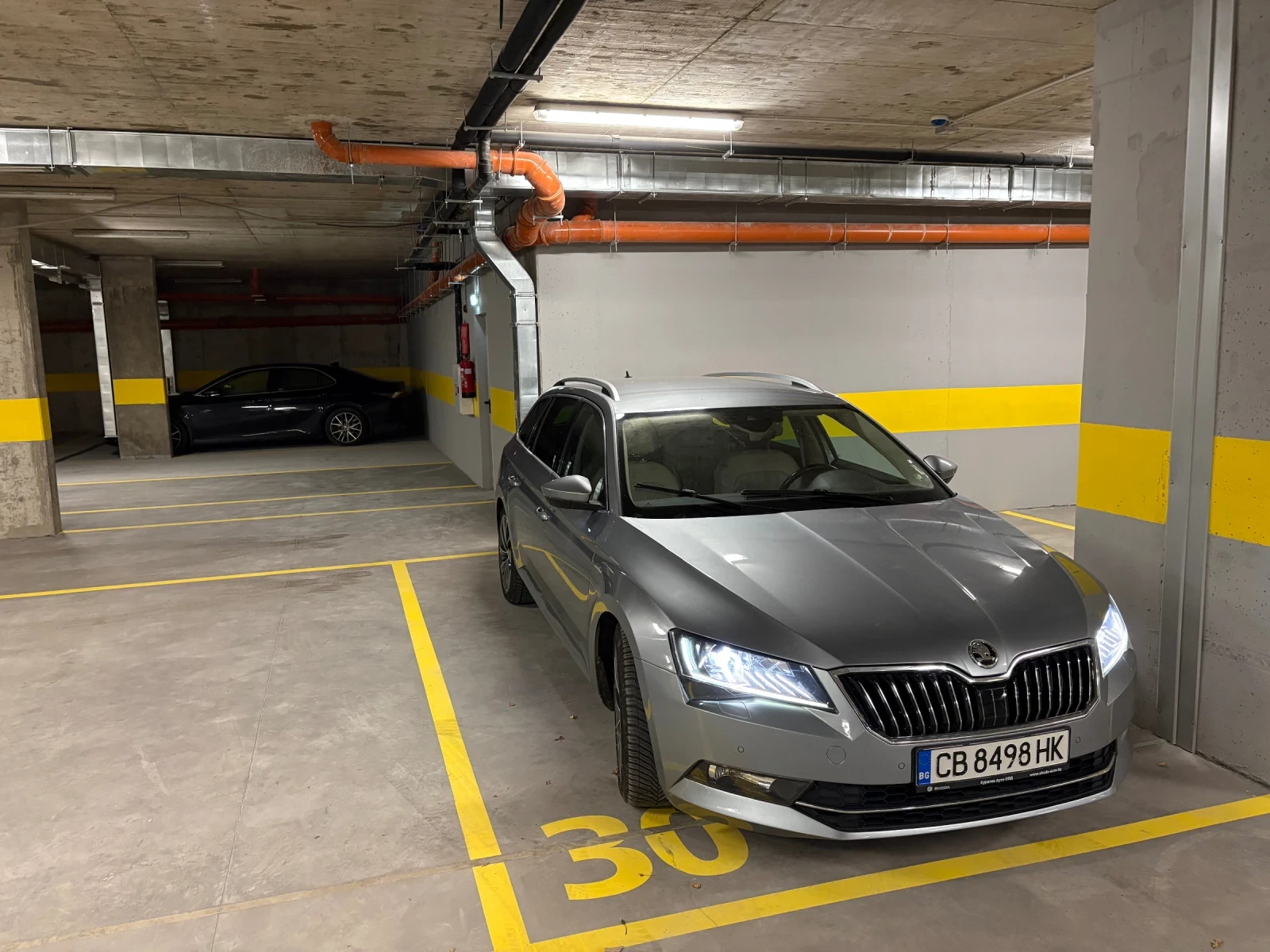 Skoda Superb L&K 2.0 TDI, 4x4, Комби, Автоматик, Кожен салон, снимка 14 - Автомобили и джипове - 55968936