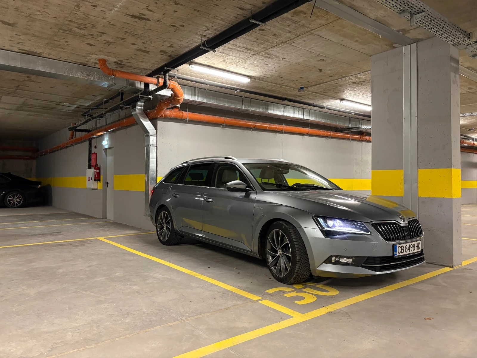 Skoda Superb L&K 2.0 TDI, 4x4, Комби, Автоматик, Кожен салон, снимка 15 - Автомобили и джипове - 55968936