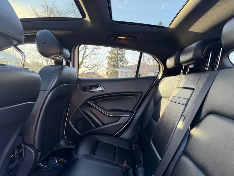 Mercedes-Benz GLA * GLA250 4MATIC * CARFAX * ЦЕНА ДО БГ, снимка 11 - Автомобили и джипове - 52988931