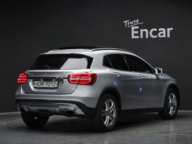 Mercedes-Benz GLA 200 Cdi, снимка 2 - Автомобили и джипове - 55103099