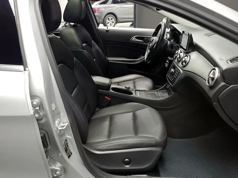 Mercedes-Benz GLA 200 Cdi, снимка 10 - Автомобили и джипове - 55103099
