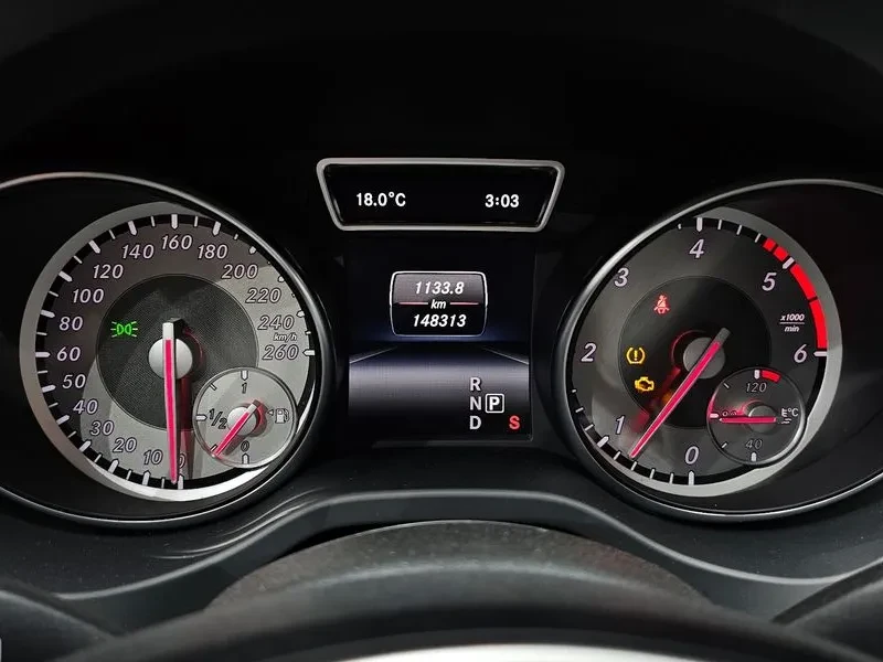 Mercedes-Benz GLA 200 Cdi, снимка 8 - Автомобили и джипове - 55103099
