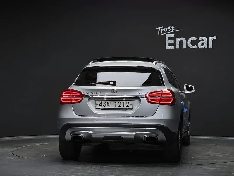 Mercedes-Benz GLA 200 Cdi, снимка 4 - Автомобили и джипове - 55103099