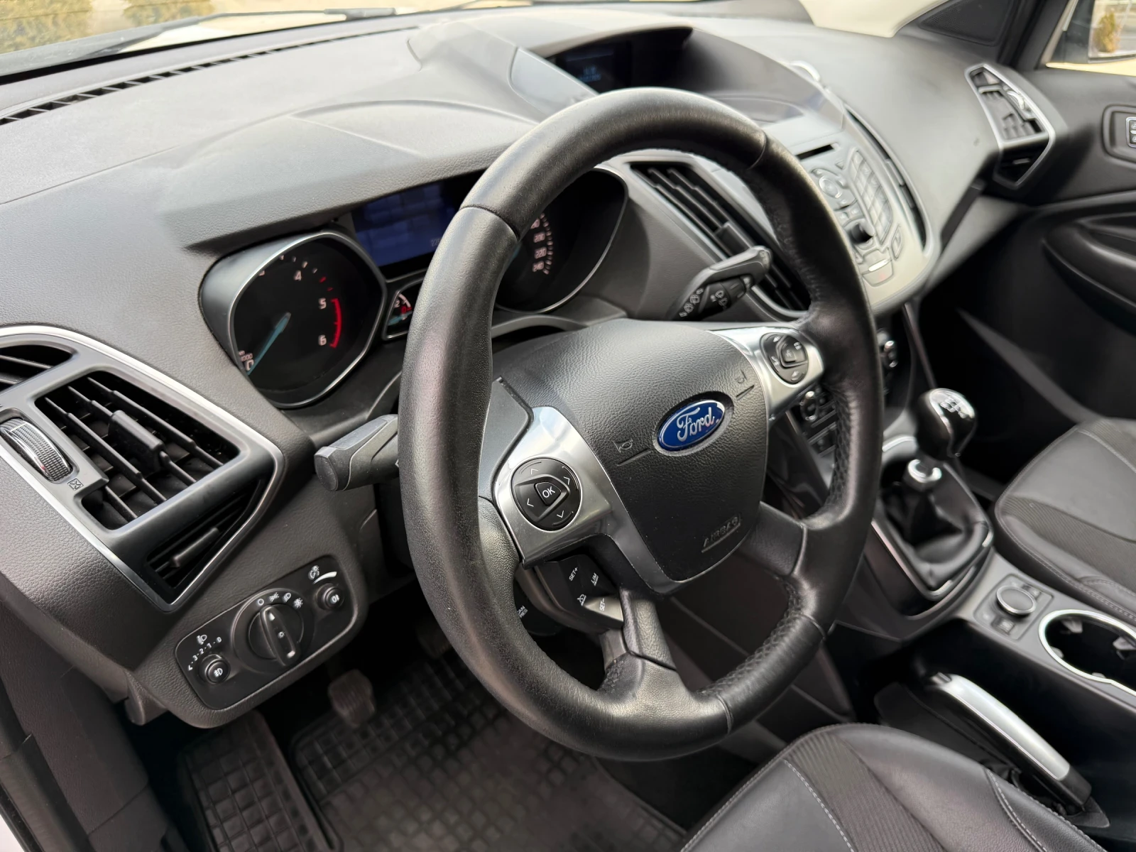 Ford Kuga 2.0 TDCi 4X4 / TITANIUM / KOJA / PODGREV / KEYLESS - изображение 10