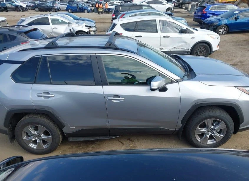 Toyota Rav4, снимка 13 - Автомобили и джипове - 54038943