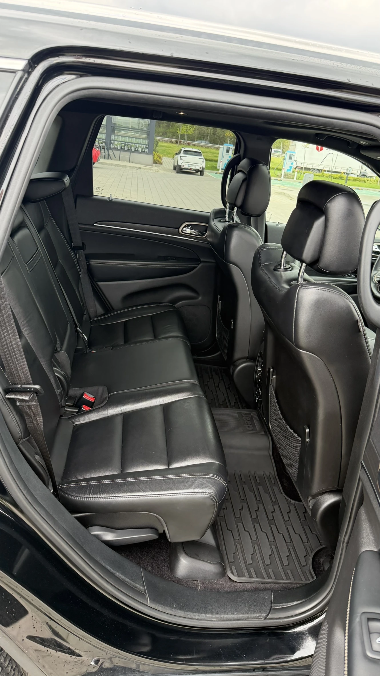 Jeep Grand cherokee, снимка 11 - Автомобили и джипове - 54285646