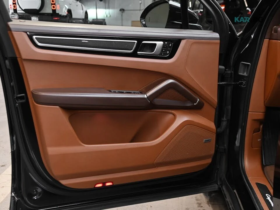 Porsche Cayenne * GTS * PANO * Автокредит *  (Цена до България), снимка 6 - Автомобили и джипове - 55176552