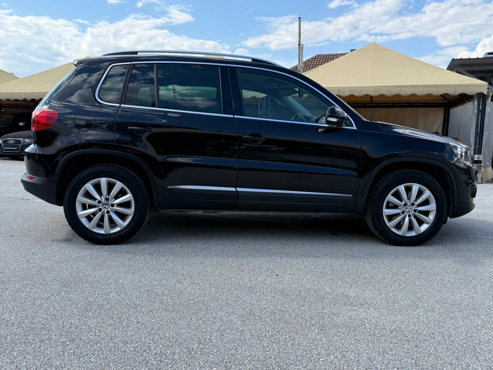 VW Tiguan 2.0 TDI Sport & Style 4Motion !ТОП СЪСТОЯНИЕ!, снимка 4 - Автомобили и джипове - 55222675
