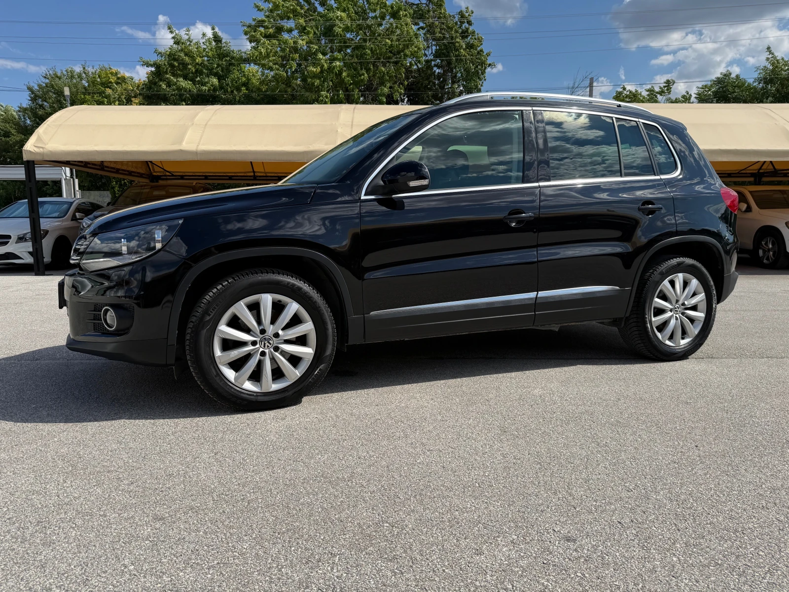 VW Tiguan 2.0 TDI Sport & Style 4Motion !ТОП СЪСТОЯНИЕ!, снимка 6 - Автомобили и джипове - 55222675