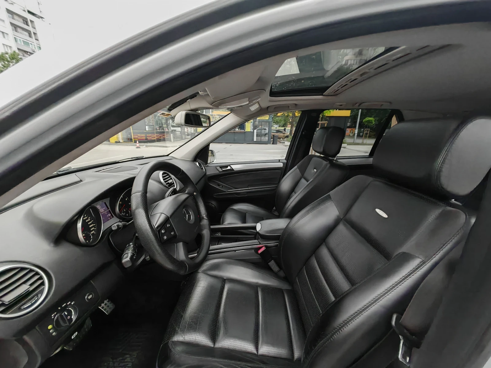 Mercedes-Benz ML 63 AMG, снимка 9 - Автомобили и джипове - 55297069