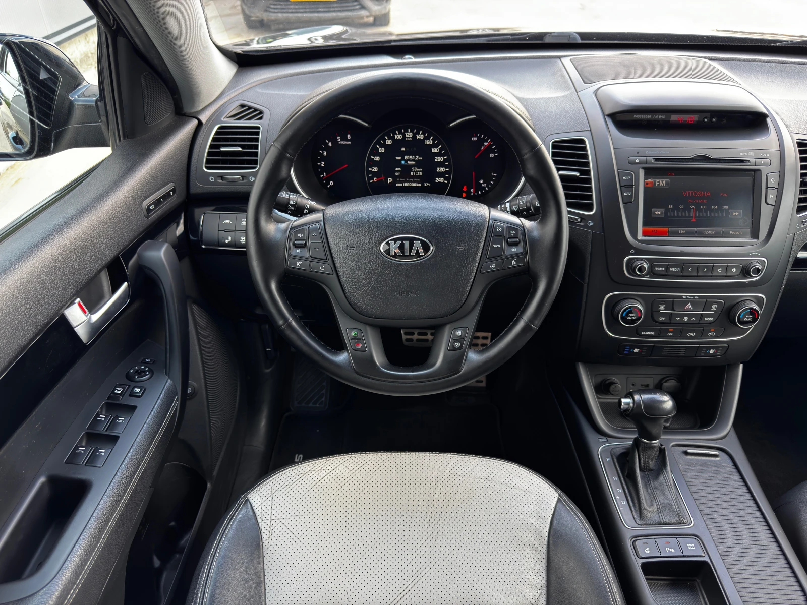 Kia Sorento 2.2 CRDi Platinum Edition 4WD 🇩🇪, снимка 11 - Автомобили и джипове - 55317233