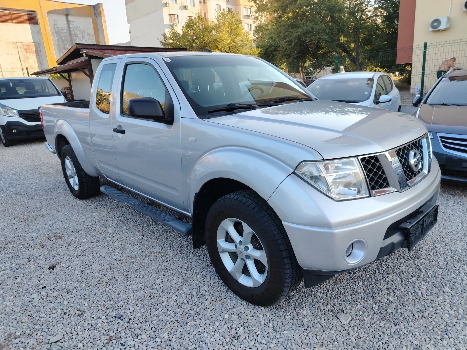 Nissan Navara 2.5 dci, снимка 3 - Автомобили и джипове - 55735153