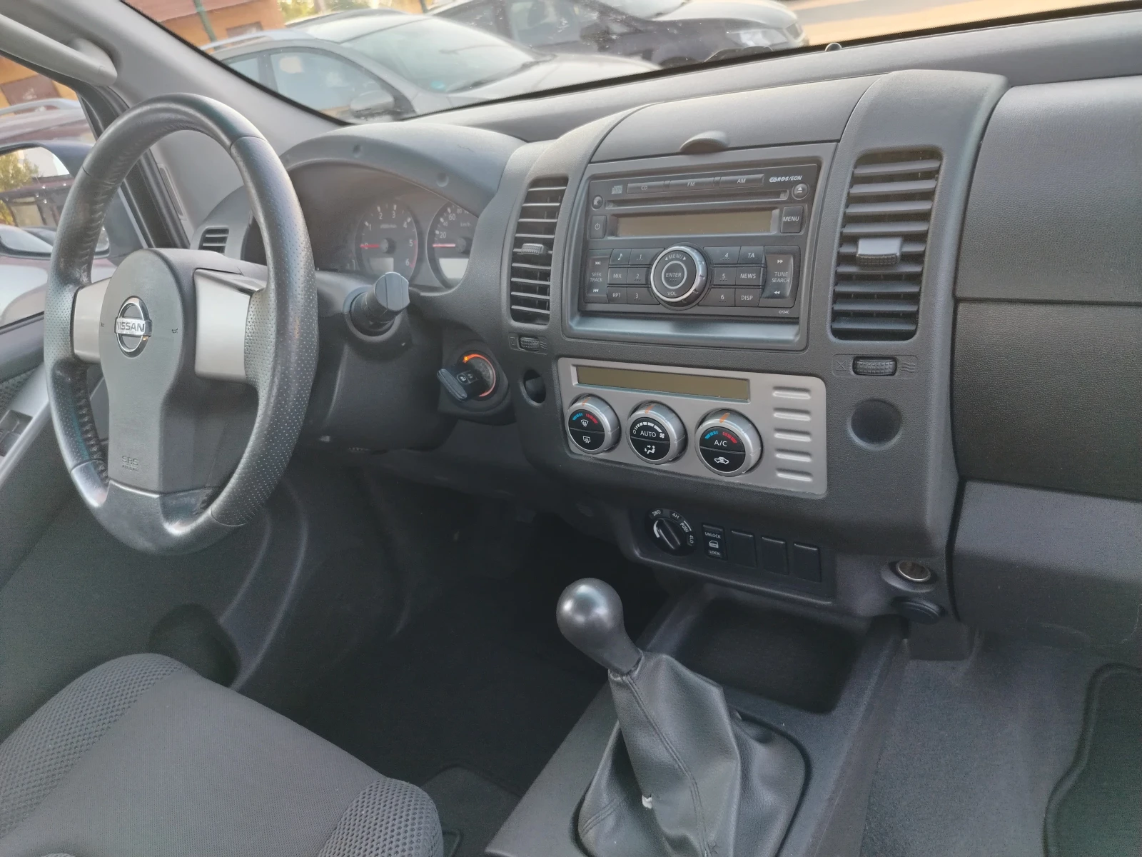 Nissan Navara 2.5 dci, снимка 11 - Автомобили и джипове - 55735153