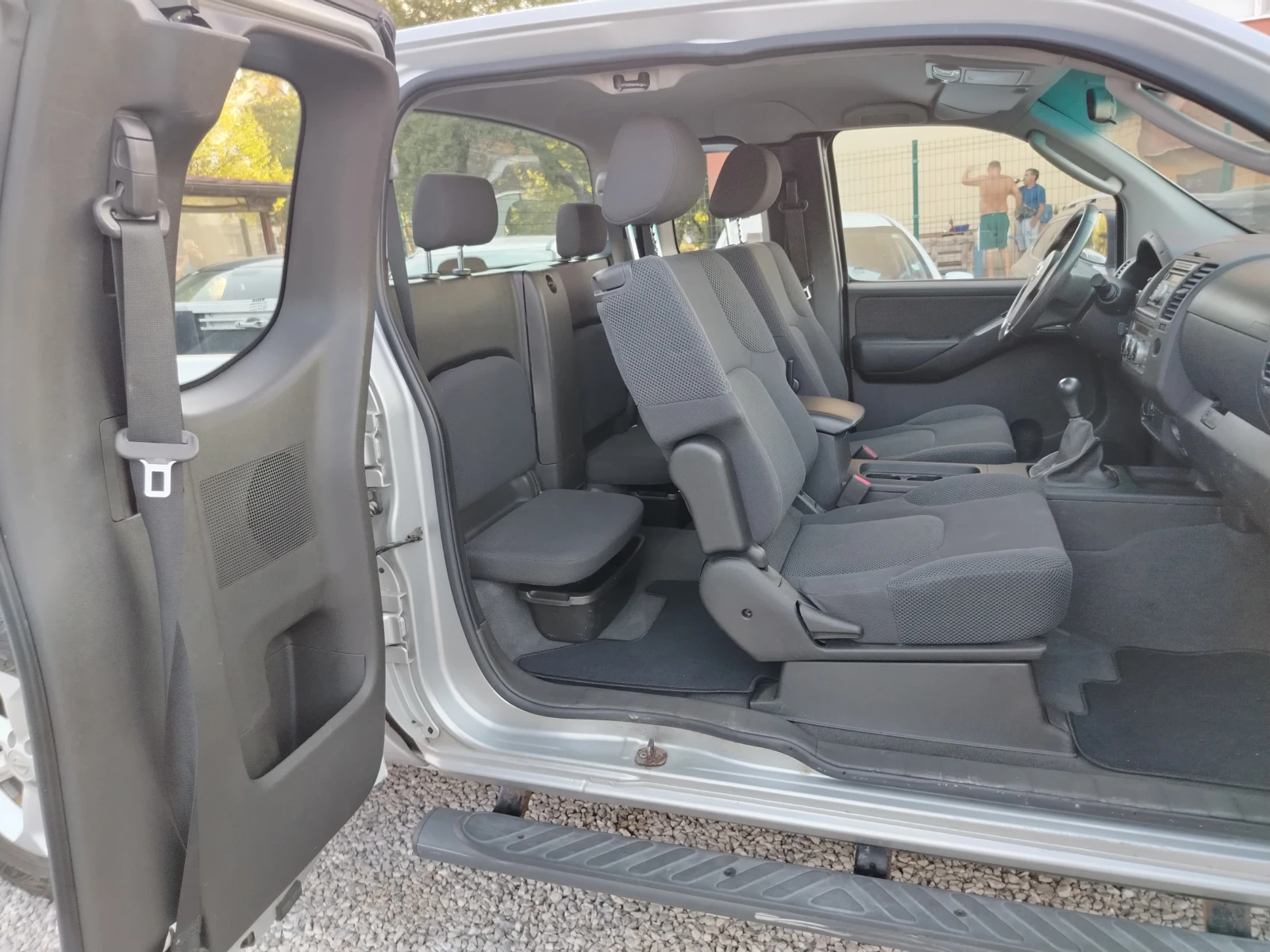 Nissan Navara 2.5 dci, снимка 13 - Автомобили и джипове - 55735153