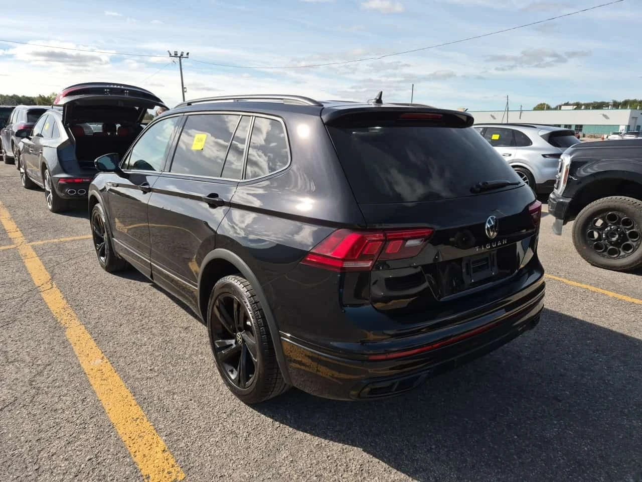 VW Tiguan COMFORTLINE R LINE BLACK EDITION * ФИНАНСИРАНЕ, снимка 4 - Автомобили и джипове - 56170108