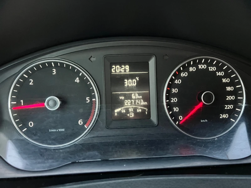 VW Caravelle 9 МЕСТЕН , снимка 13 - Бусове и автобуси - 51266812