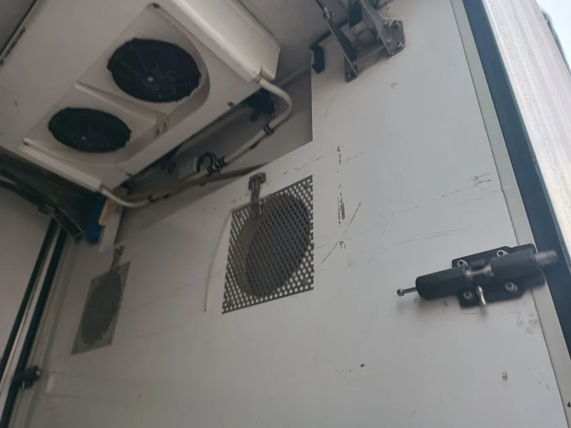 Nissan Capstar 3.0 d Хладилен , снимка 8 - Бусове и автобуси - 52789628