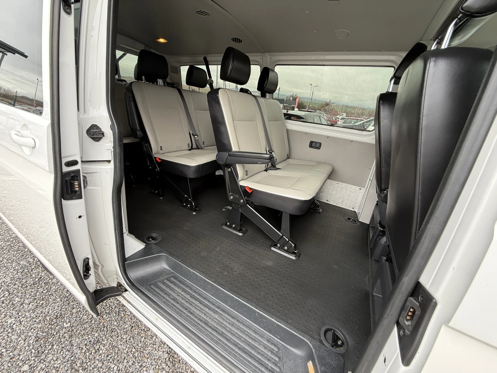 VW Transporter 2.0 TDI 9 МЕСТА - изображение 9
