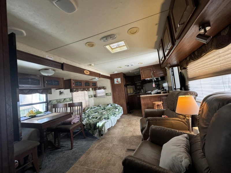 Каравана Forest River Riverstone 39 Flagstaff / СПЕШНО, снимка 8 - Каравани и кемпери - 52653345