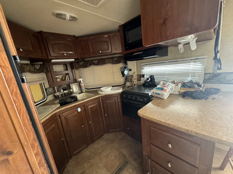 Каравана Forest River Riverstone 39 Flagstaff / СПЕШНО, снимка 5 - Каравани и кемпери - 52653345