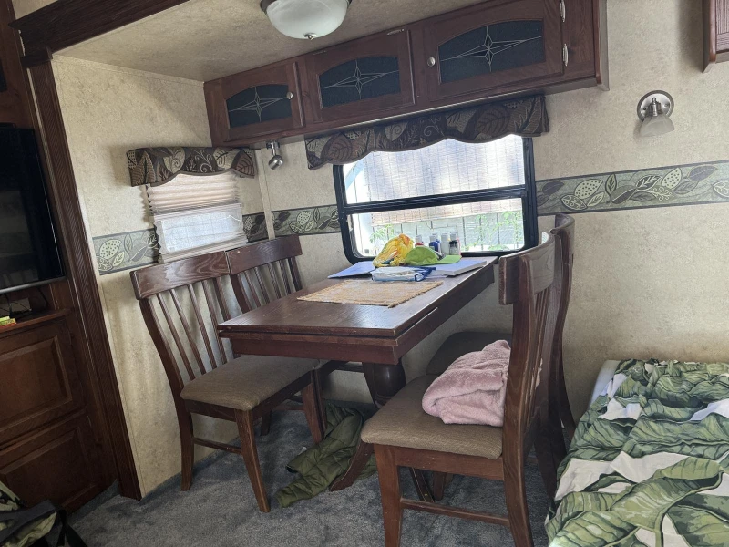 Каравана Forest River Riverstone 39 Flagstaff / СПЕШНО, снимка 7 - Каравани и кемпери - 52653345