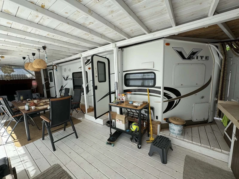 Каравана Forest River Riverstone 39 Flagstaff / СПЕШНО, снимка 3 - Каравани и кемпери - 52653345