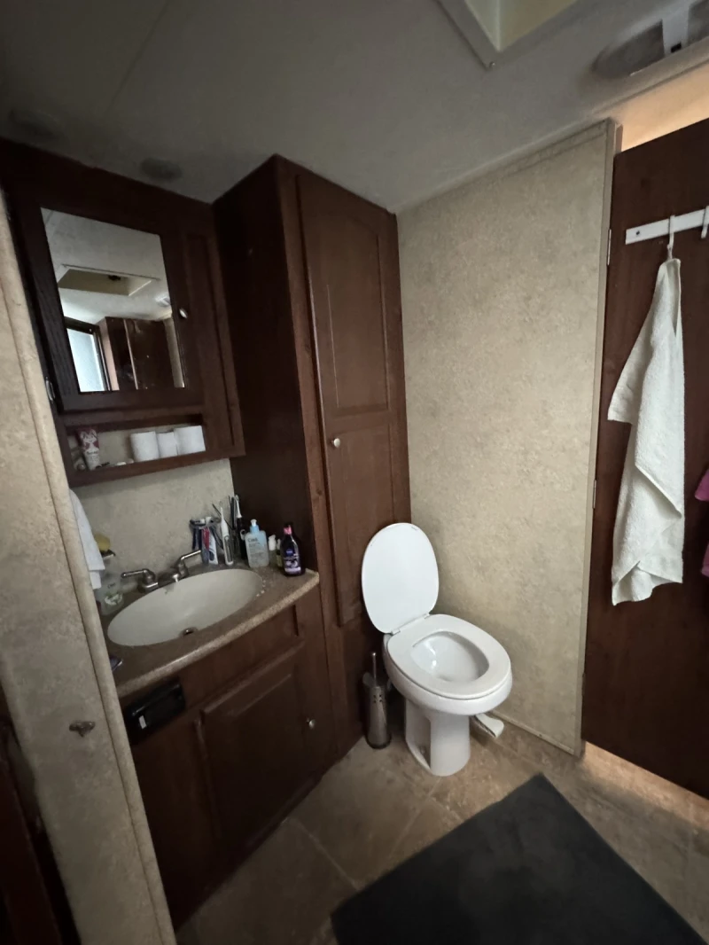 Каравана Forest River Riverstone 39 Flagstaff / СПЕШНО, снимка 10 - Каравани и кемпери - 52653345