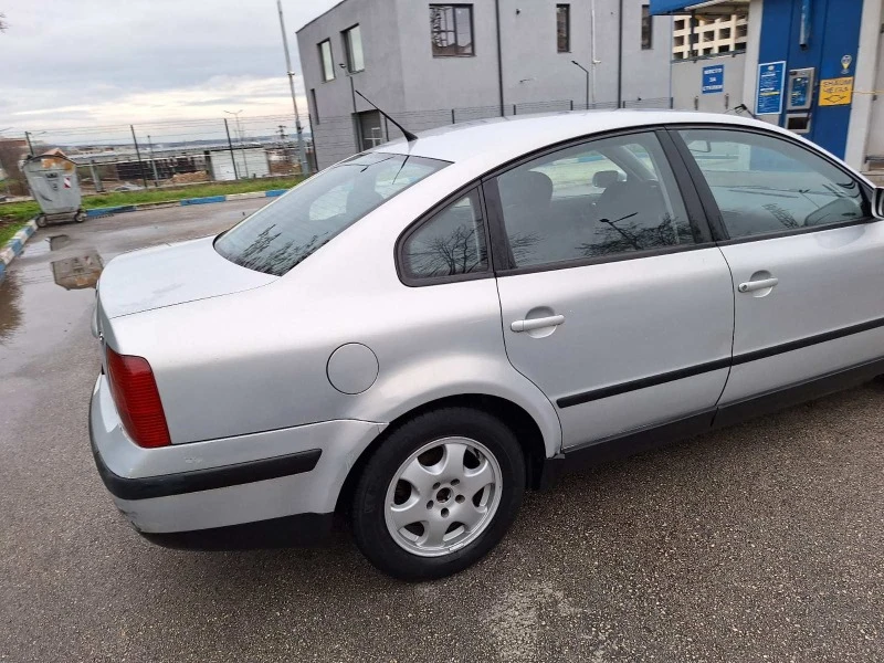 VW Passat 1.8 T, снимка 6 - Автомобили и джипове - 47224952