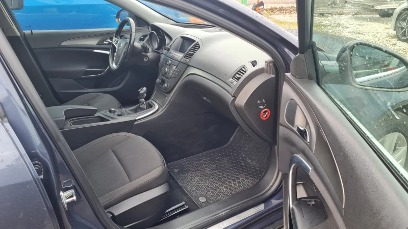 Opel Insignia 2.0 CDTI, снимка 10 - Автомобили и джипове - 53053489