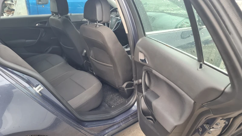 Opel Insignia 2.0 CDTI, снимка 11 - Автомобили и джипове - 53053489
