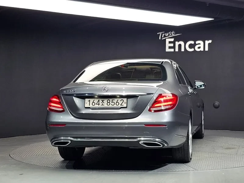 Mercedes-Benz E 220 D Exclusive - САМО 30% АВАНС, снимка 4 - Автомобили и джипове - 55800251
