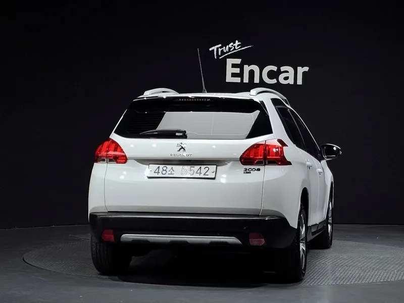 Peugeot 2008 1.6 BlueHDI - САМО 30% АВАНС, снимка 4 - Автомобили и джипове - 56016823